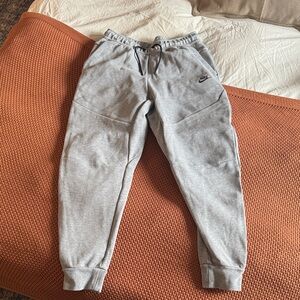 Nike Men’s Tech Fleece Joggers Gray (Medium)